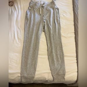 LULULEMON READY TO RULU JOGGERS SIZE 4